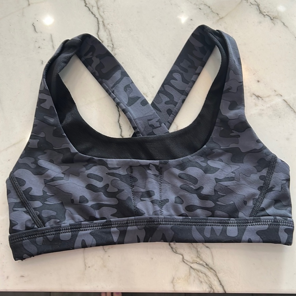 Sports bra never worn or used looks brand new